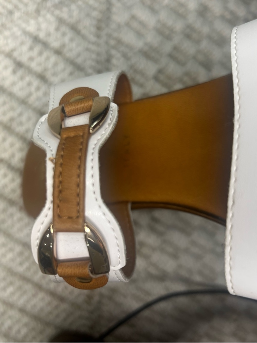 Italian Shoemakers White Wedge Sandals Gold Buckle Detail Size 10M - Picture 6 of 9